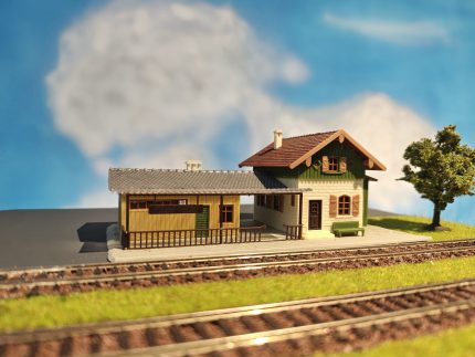 Minidiorama macheta Gara tren, Lungime 39 cm, latime 33 cm, Scara 1:87, 14+