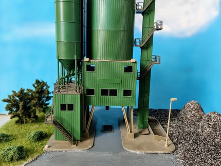 Minidiorama macheta statie betoane, Lungime 39 cm, latime 33 cm, Scara 1:87, 14+