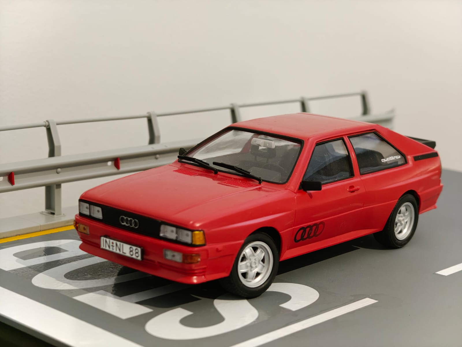eeb284a4-0dc4-4ae2-8b2c-0f61deba4d22 Minidiorama macheta auto Audi Quattro Lungime 18.3 cm cu sectiune sosea, Lungime 37 cm, latime 23 cm, Scara 1:24, 14+ - imagine 1